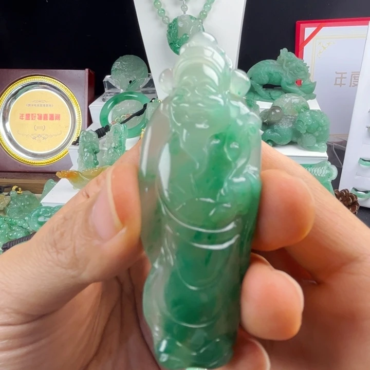 颈饰未镶嵌石英质玉