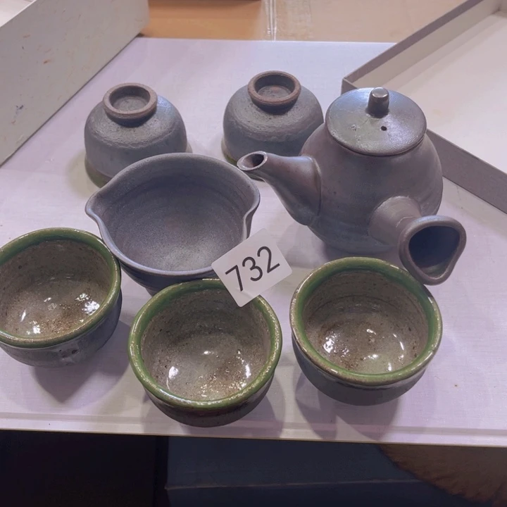 茶盏我们都在努力着改变自己和