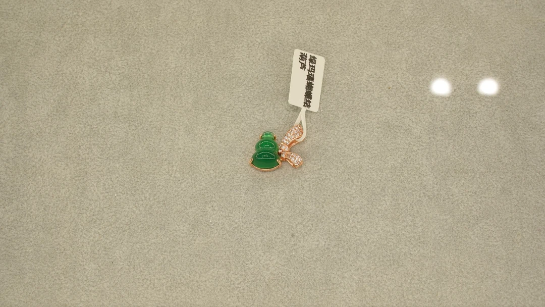 绿玛瑙蝴蝶结葫芦