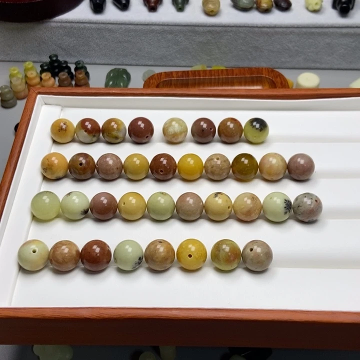 蛇纹石玉未镶嵌颈饰麦*?