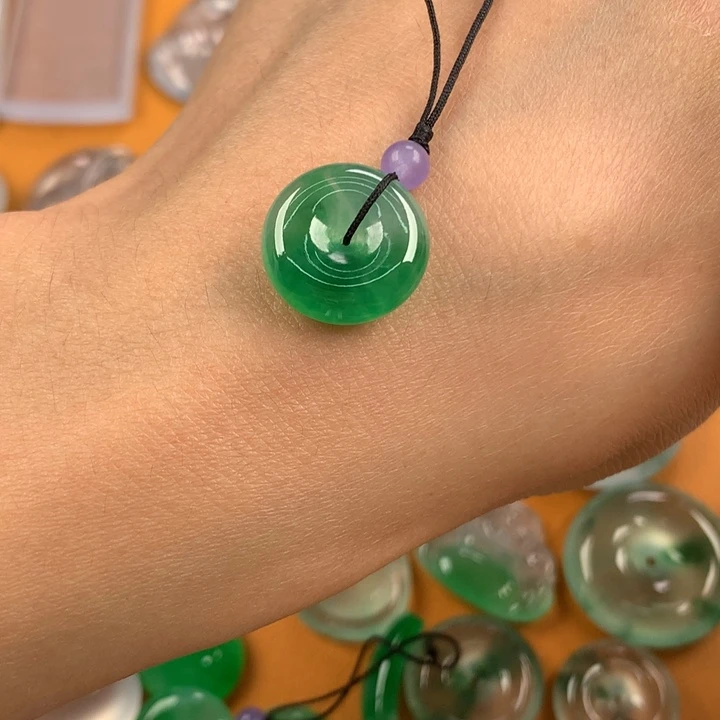 翡翠未镶嵌颈饰….