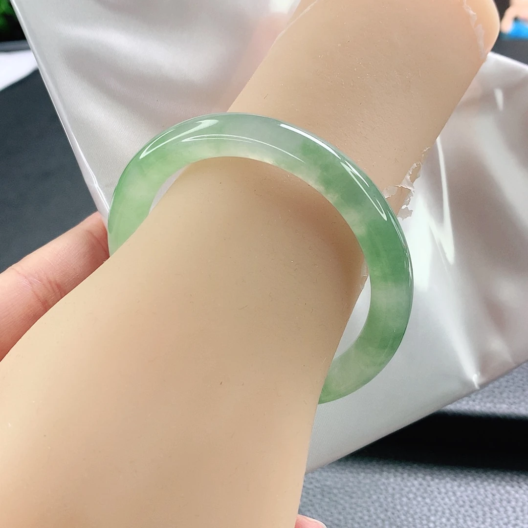 翡翠未镶嵌手镯53.5圈