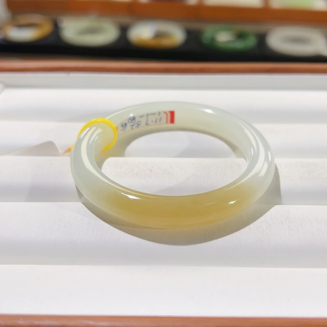 和田玉手镯未镶嵌糖白一口糖