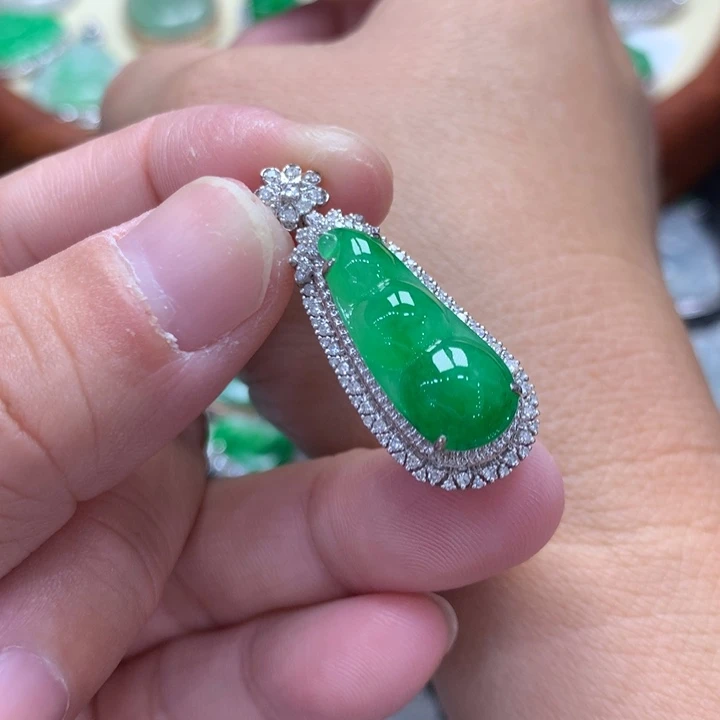吊坠(不含链)18K金镶嵌翡翠