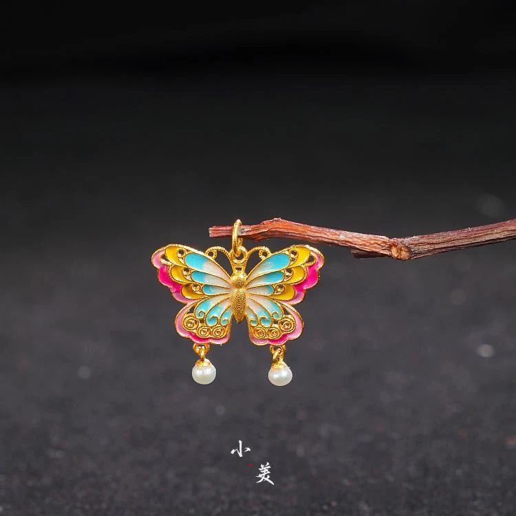 18K金珍珠烧蓝蝴蝶吊坠 G8831