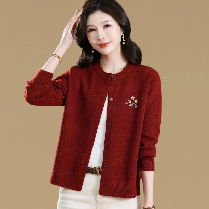 简约圆领短款刺绣针织开衫女2025新款春秋高级感外搭披肩毛衣外套