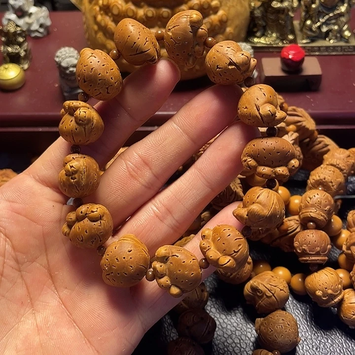 脑纹桃核雕刻猫爪