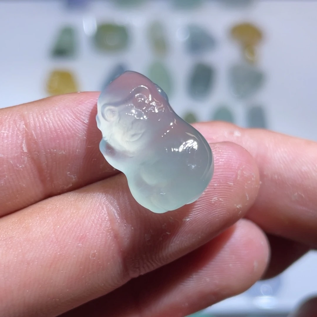 颈饰未镶嵌翡翠小猴子