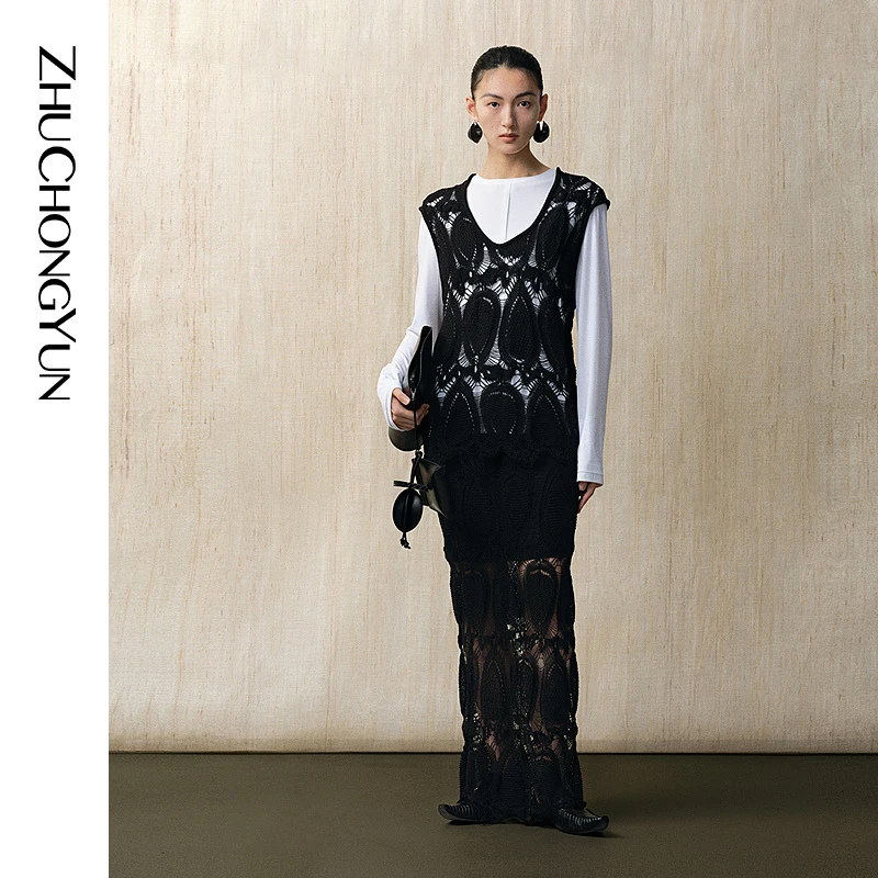 ZHUCHONGYUN2025春新款镂空编织黑色宽松针织背心上衣C1FZ1735M