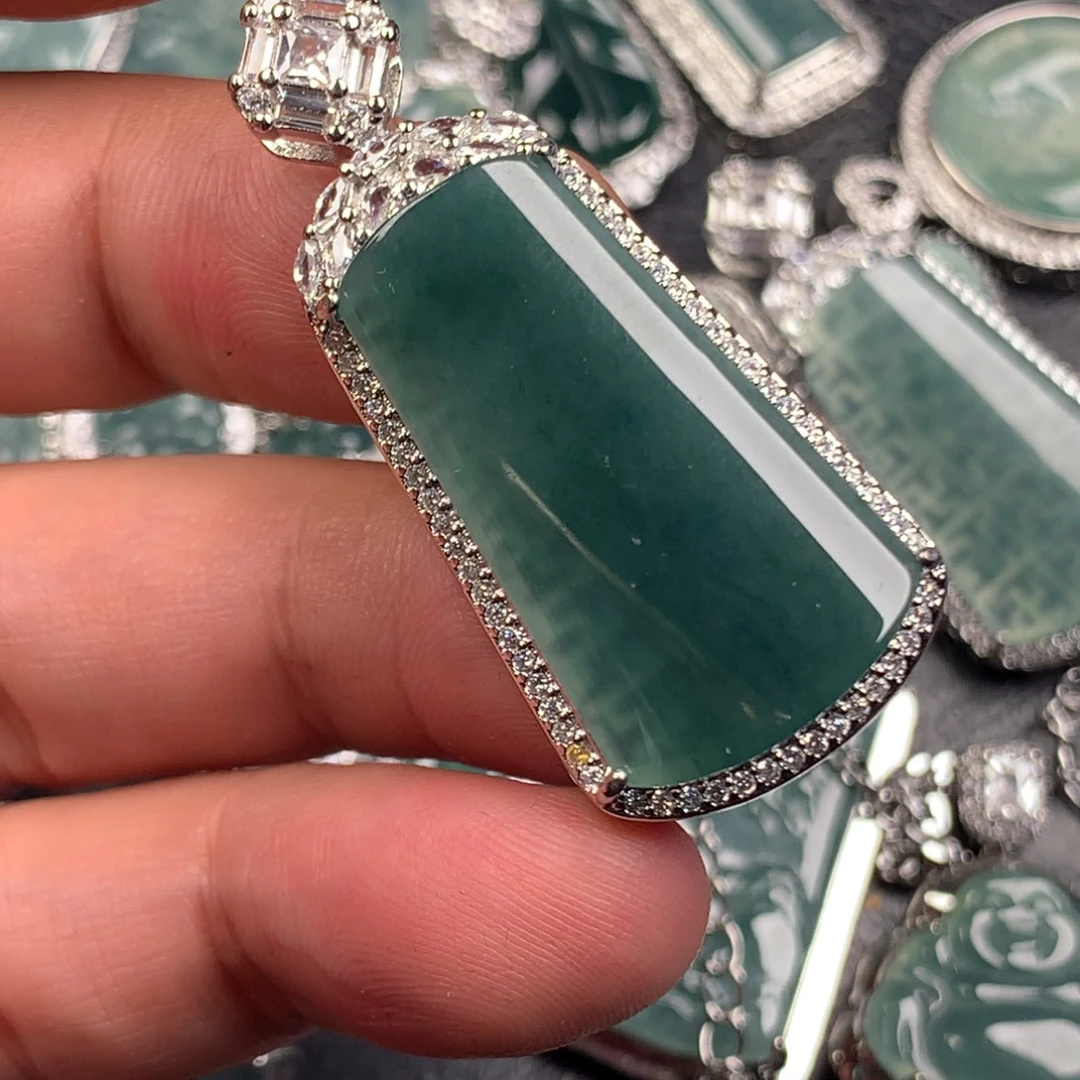 翡翠未镶嵌颈饰深色无事牌