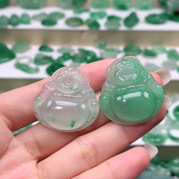 颈饰未镶嵌石英质玉你****旁