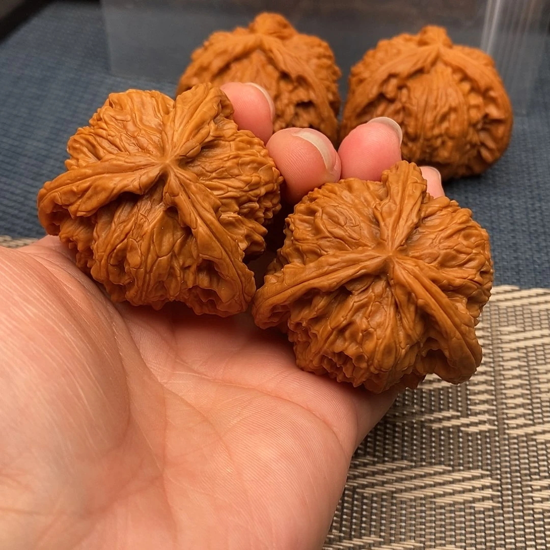 龙***）文玩核桃吊坠三棱