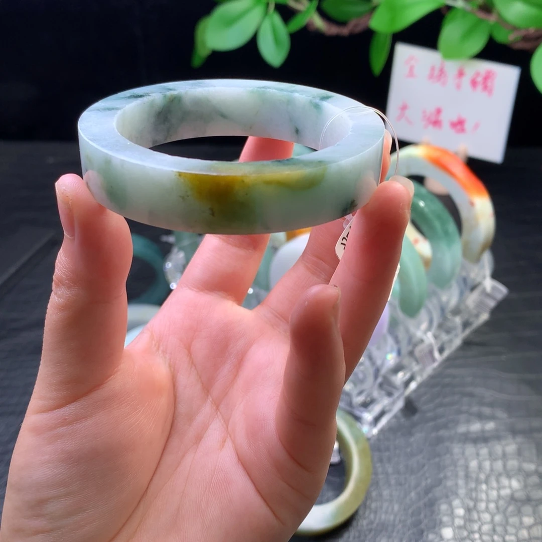 定制翡翠未镶嵌手镯