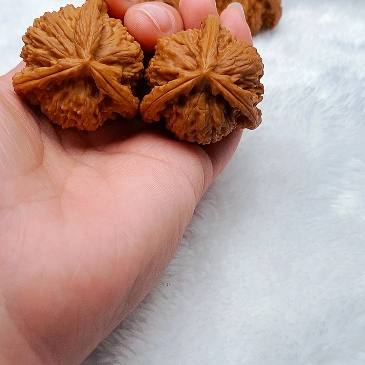 用***4文玩核桃吊坠三棱