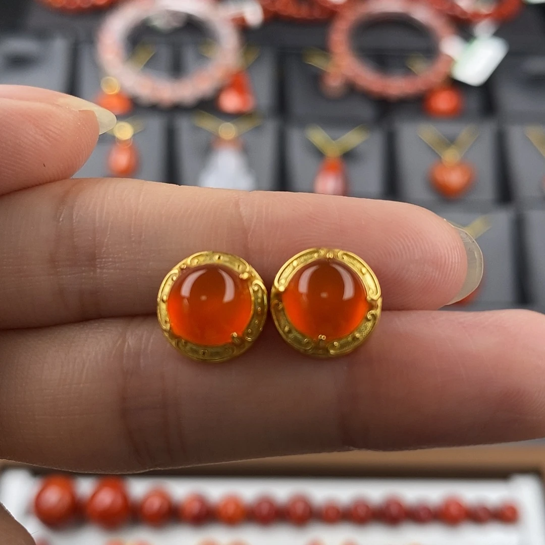 银S925镶嵌云南保山冰红耳钉南红玛瑙