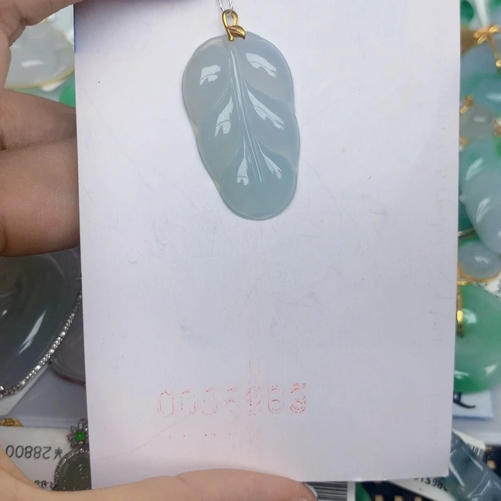 翡翠18K金镶嵌颈饰叶子