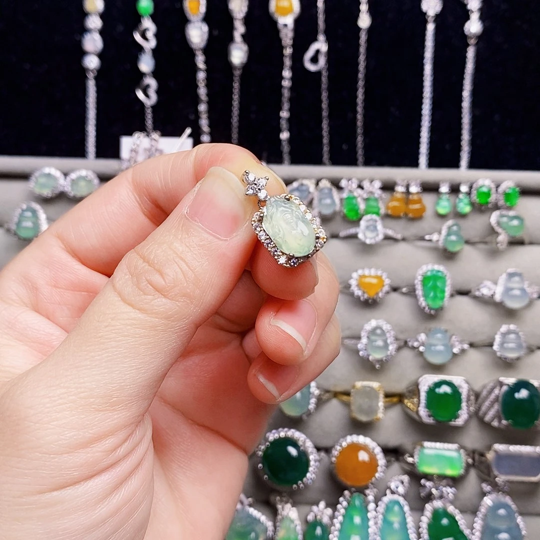 翡翠银S925镶嵌颈饰貔貅