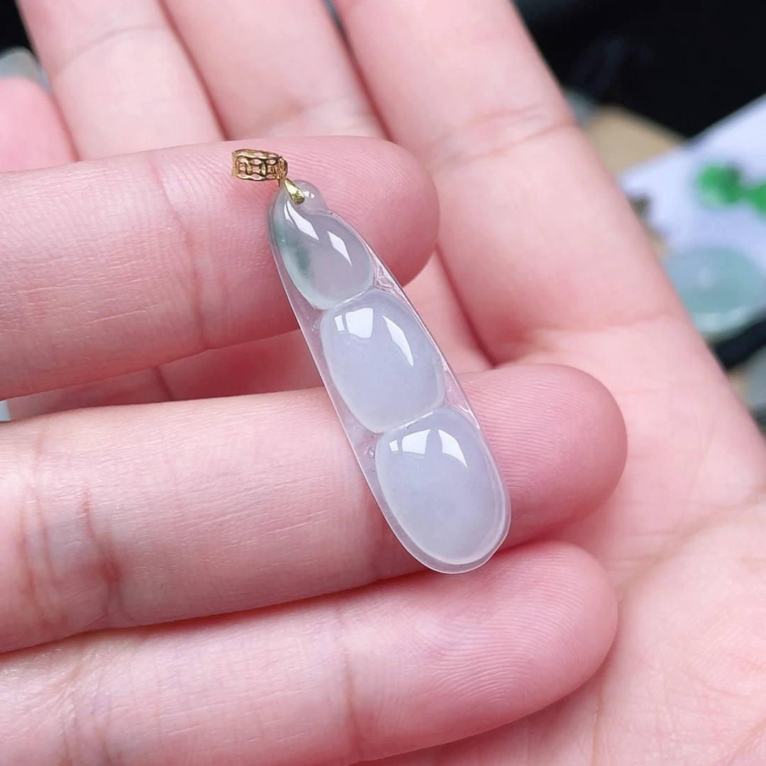 翡翠颈饰未镶嵌豆子