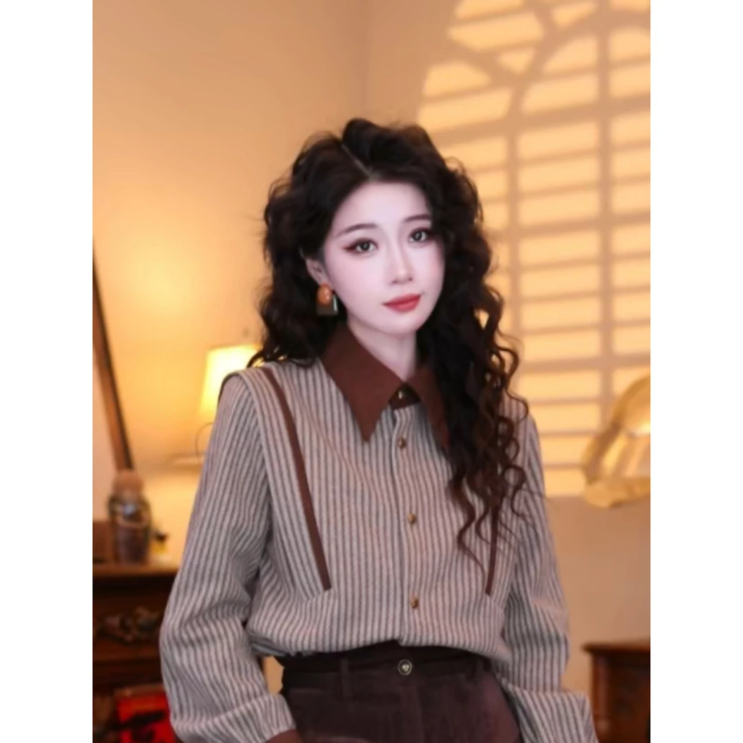 蒋肉肉【天台咖啡馆】港味复古气质设计感秋冬长袖上衣03487