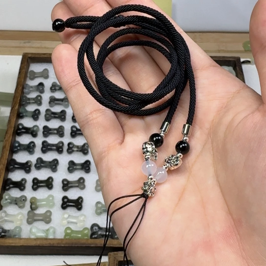 蛇纹石玉吊坠未镶嵌一****士