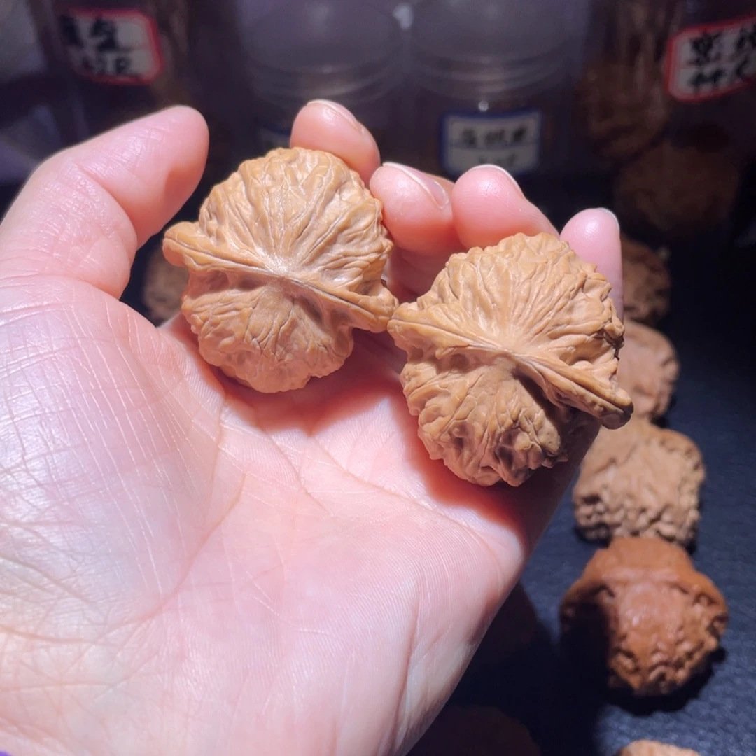 吊坠桃核39尺野狼，