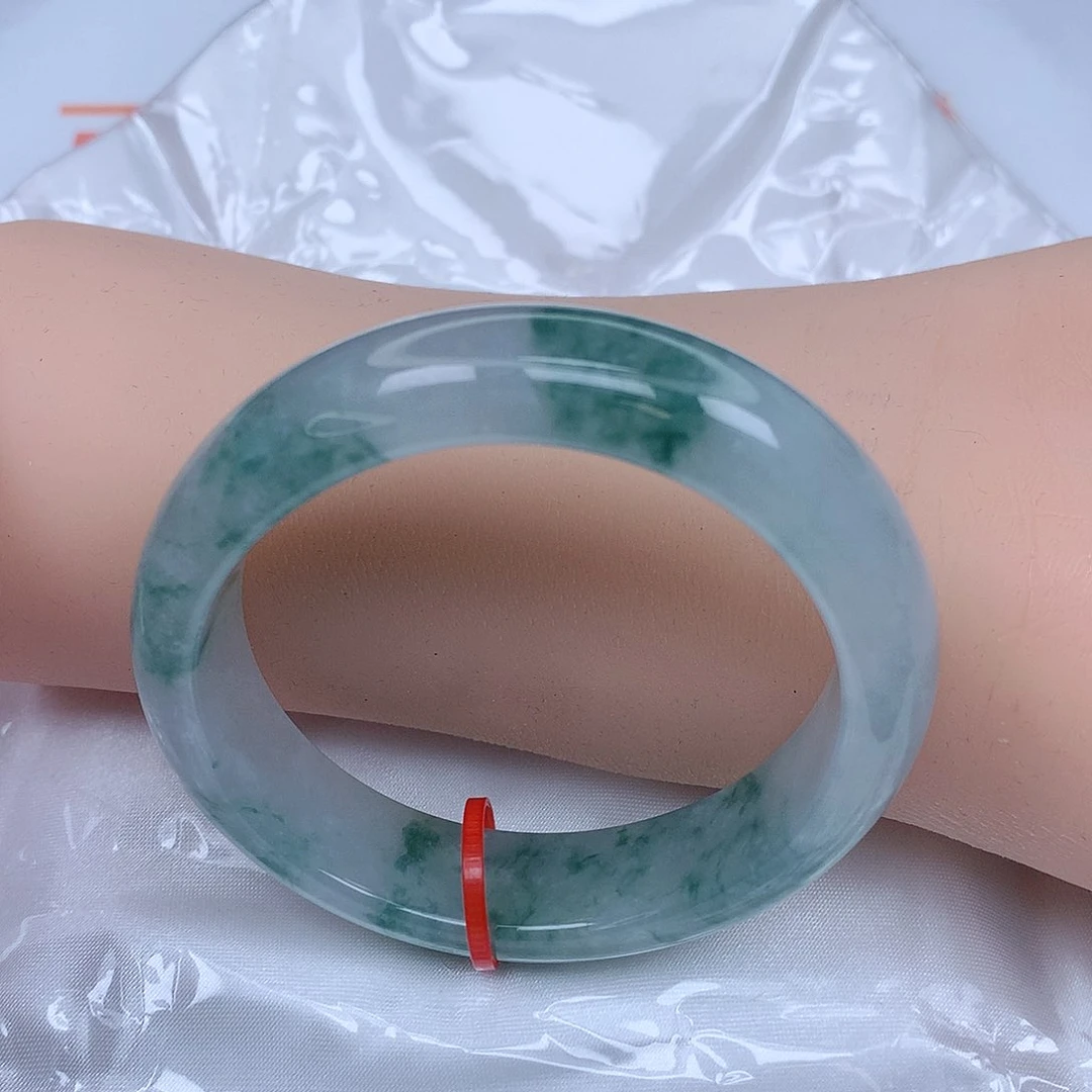 【闪购商品】未镶嵌手镯（贵妃镯）翡翠，52