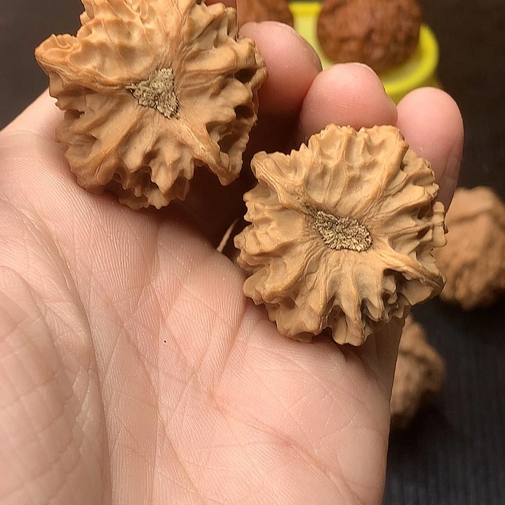 文玩核桃吊坠36 岐山