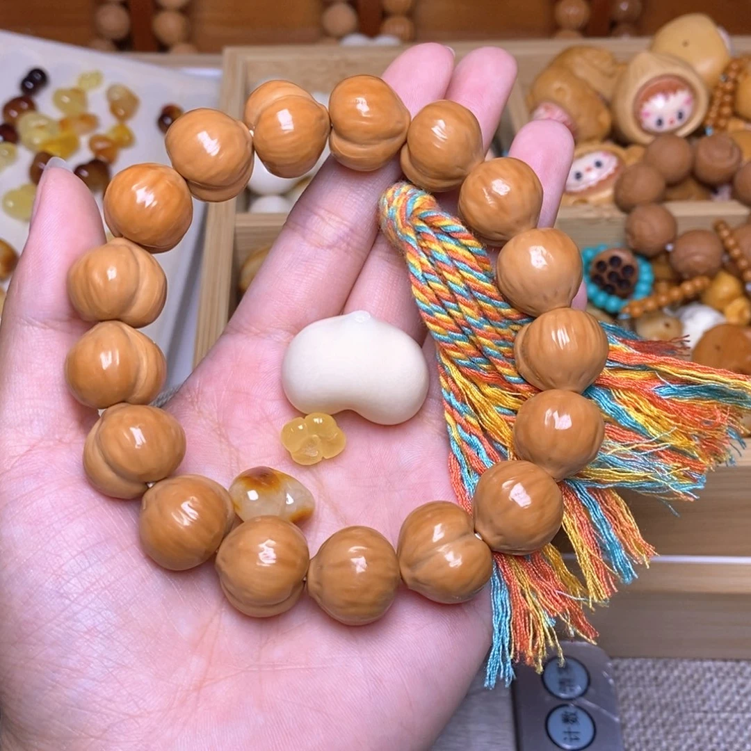 猴头核桃吊坠手持，蜜爱心卡环，花搁片➕彩虹流苏