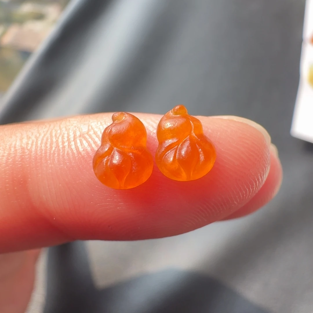 定制翡翠未镶嵌高冰红翡玉兰花一对