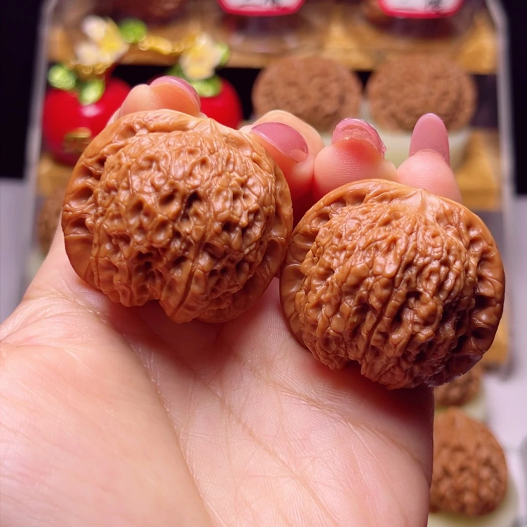 文玩核桃吊坠39尺血麒麟