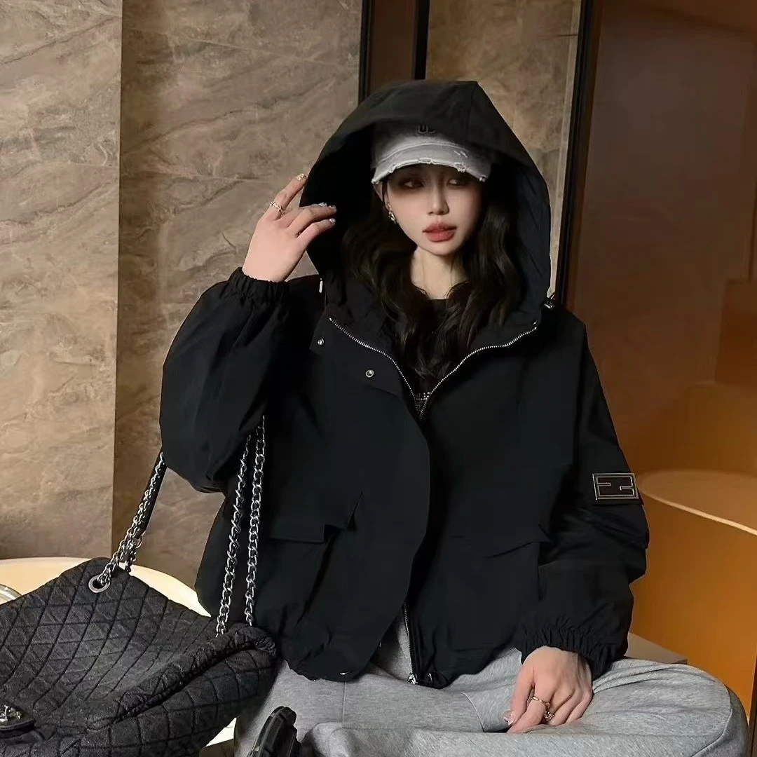 时尚高级感连帽冲锋衣外套女秋季短款宽松休闲风衣高端夹克上衣