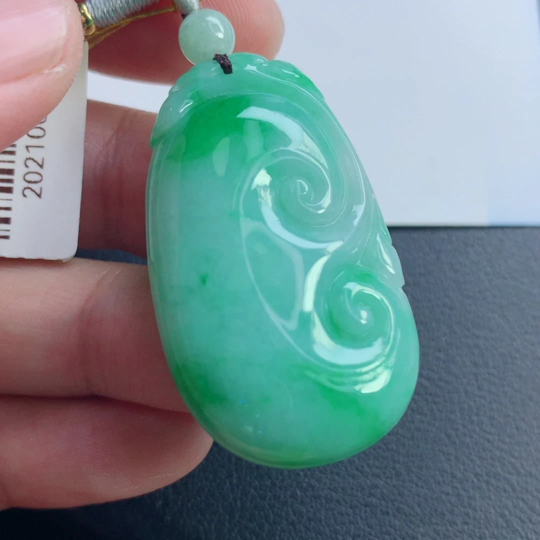 翡翠未镶嵌颈饰如意