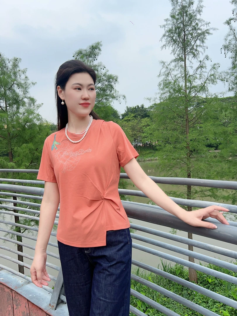 天兰【不规则印花T】TIANLAN 新品设计感不规则印花时尚T恤D425661