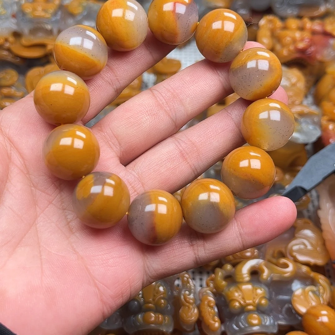 石英质玉（黄龙玉）未镶嵌颈饰