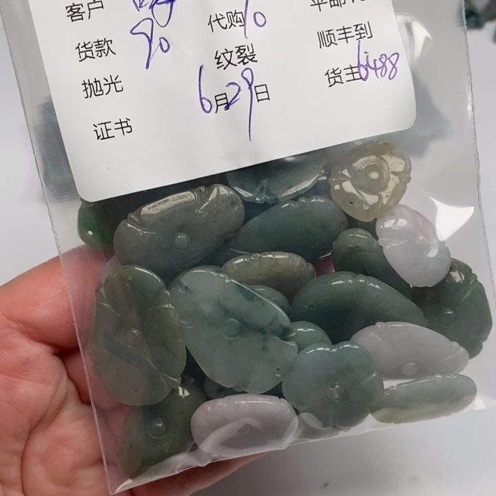 翡翠未镶嵌颈饰嗨**团天然翡翠