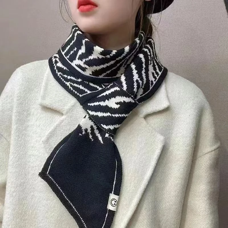 轻职风保暖披肩女豹纹秋冬时尚围巾ins法式极简风复古韩版黑白