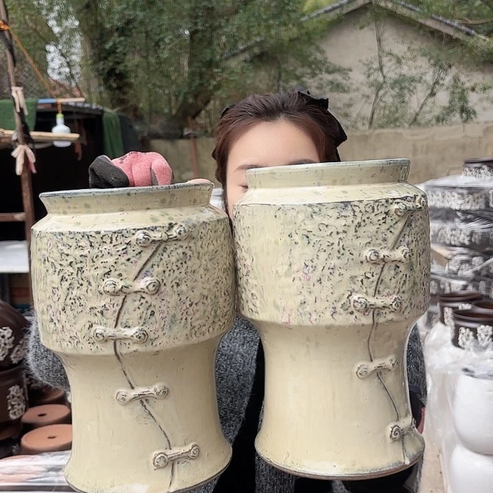 红陶口15高27两个旗袍