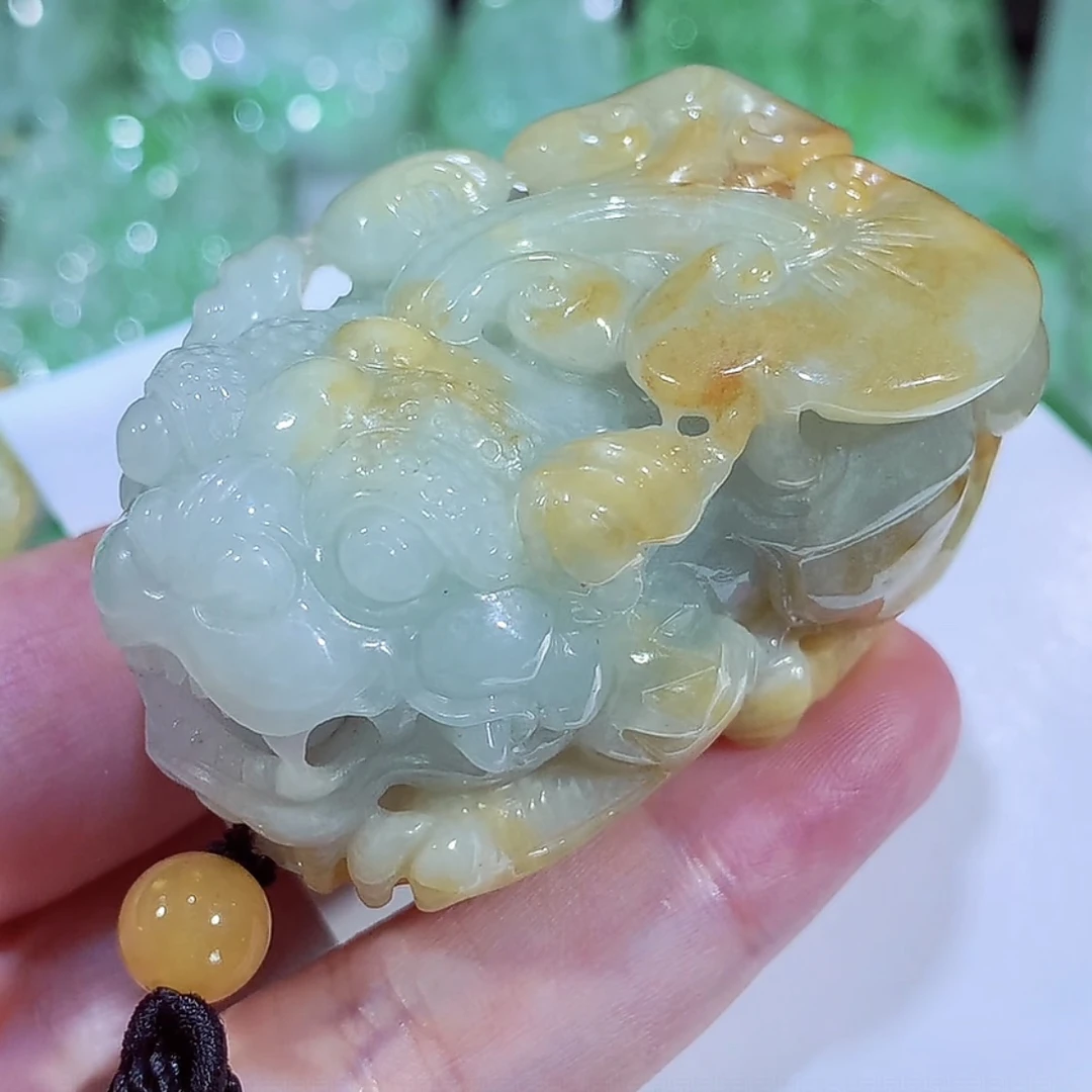 缅甸天然翡翠A货黄翡嘴里含珠貔貅吊坠