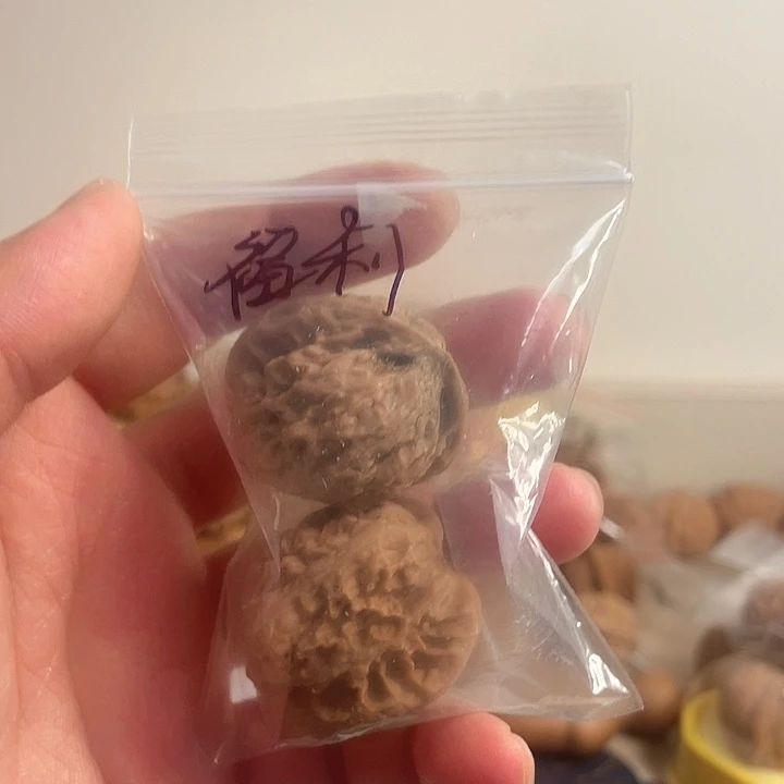 L****桃核吊坠核桃福利