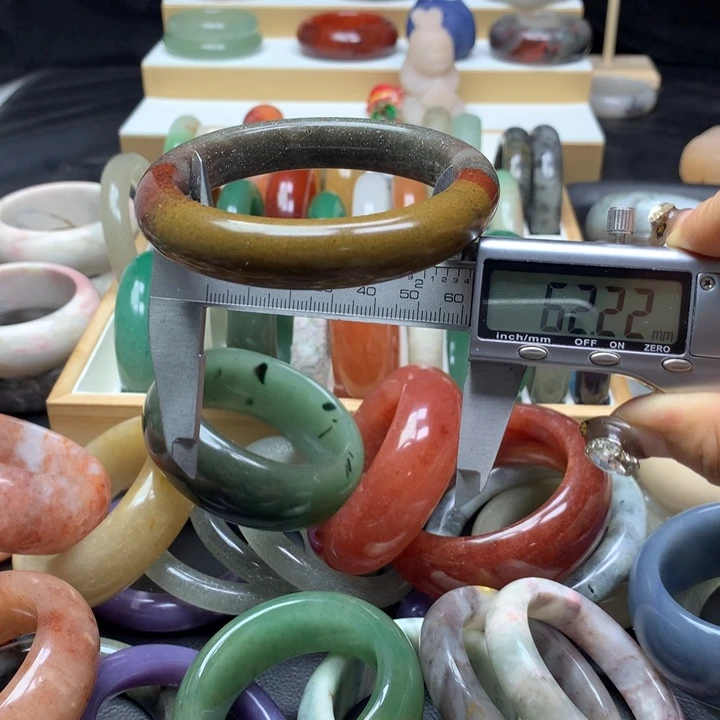 未镶嵌手镯石英质玉