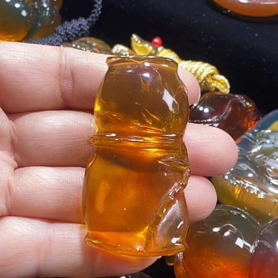 琥珀未镶嵌颈饰节节高升18.3克