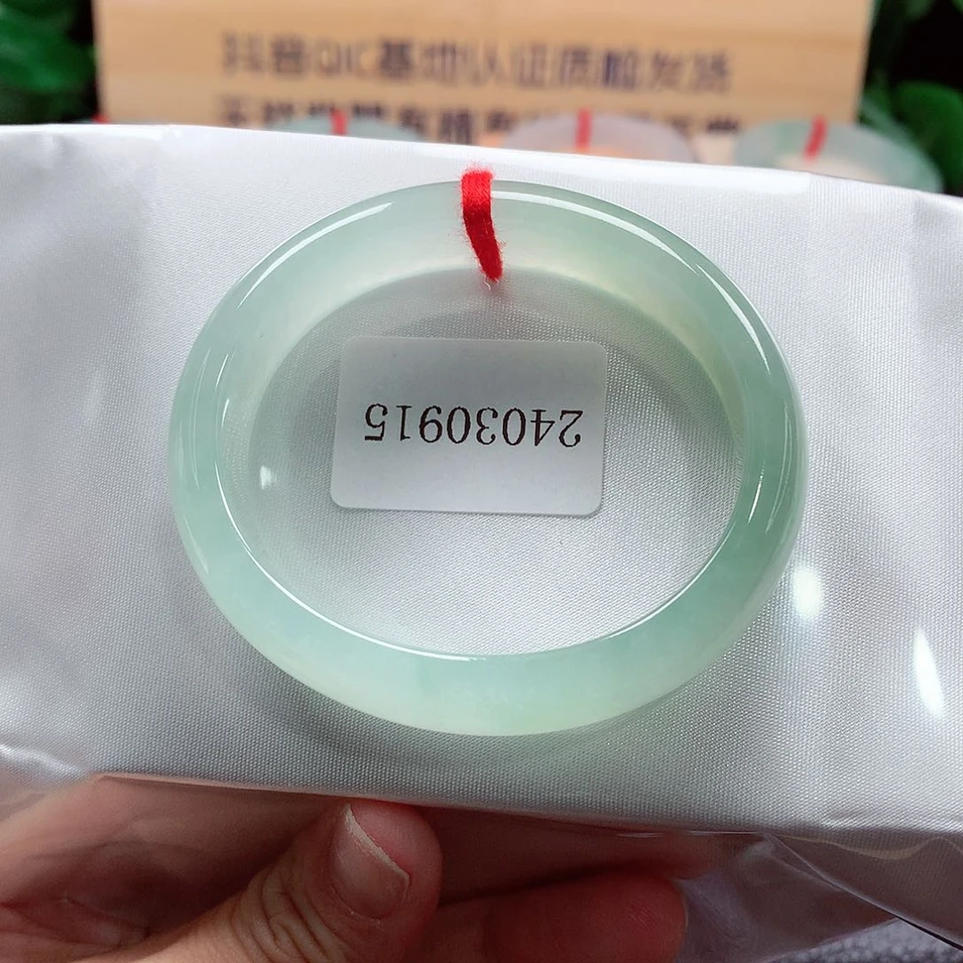 未镶嵌手镯（贵妃镯）翡翠97号，天然A货翡翠手镯