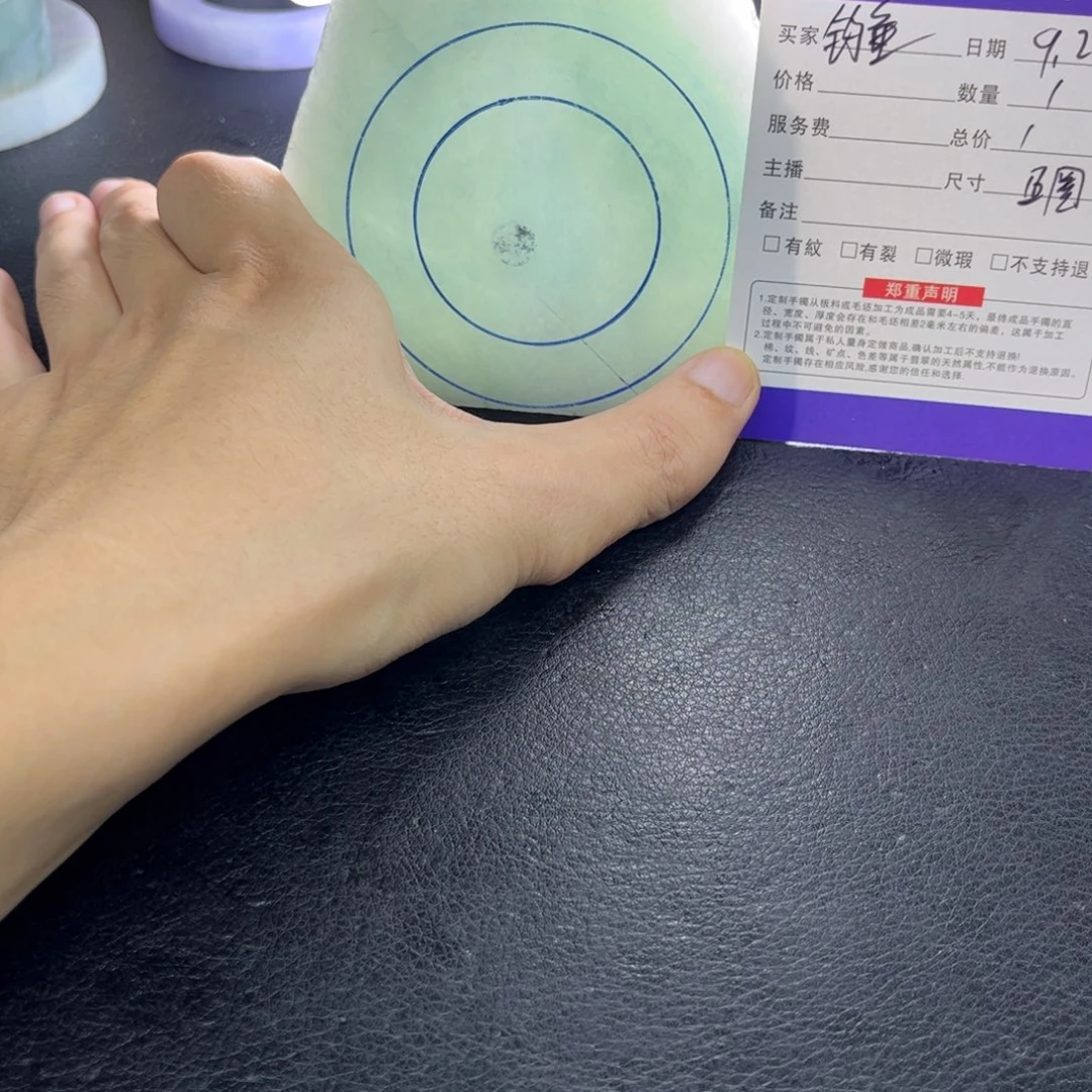 未镶嵌手镯定制翡翠钓**人