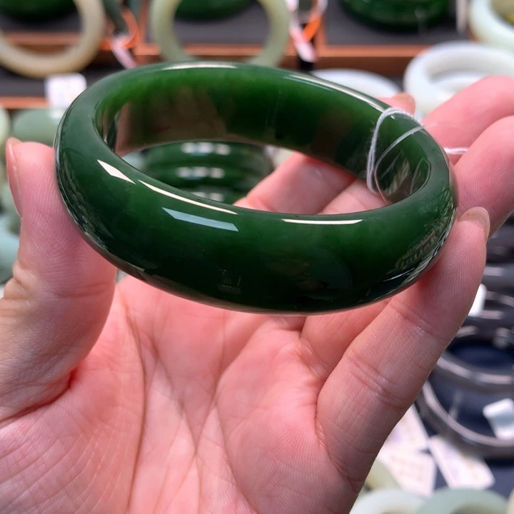 【闪购商品】未镶嵌手镯和田玉（碧玉）