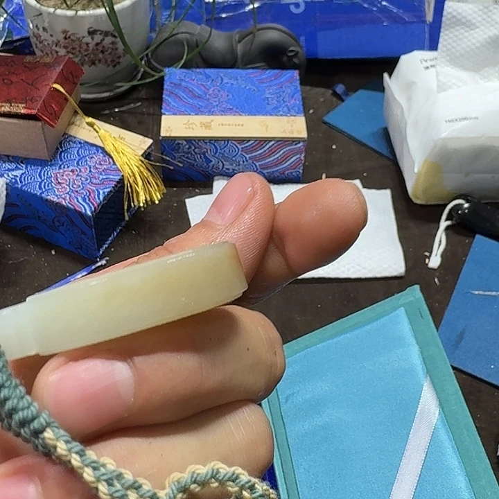 未镶嵌和田玉（糖玉）车挂