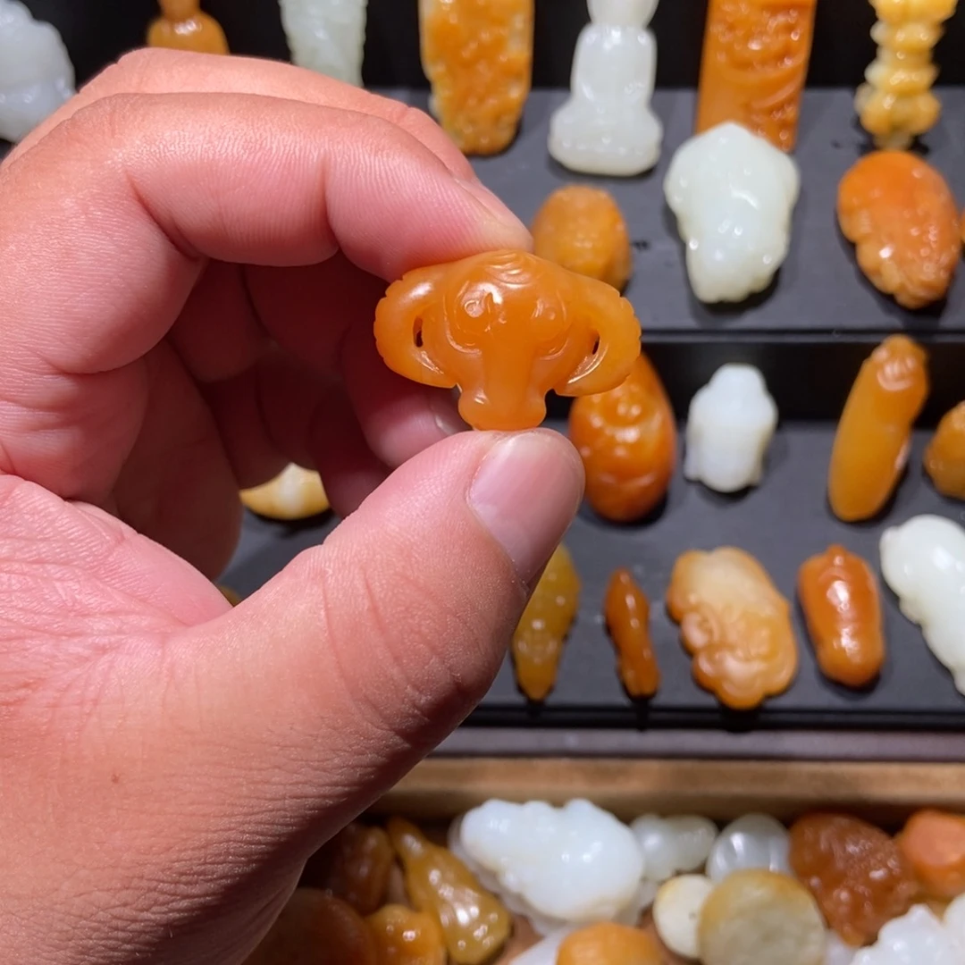 罗***帅和田玉未镶嵌颈饰