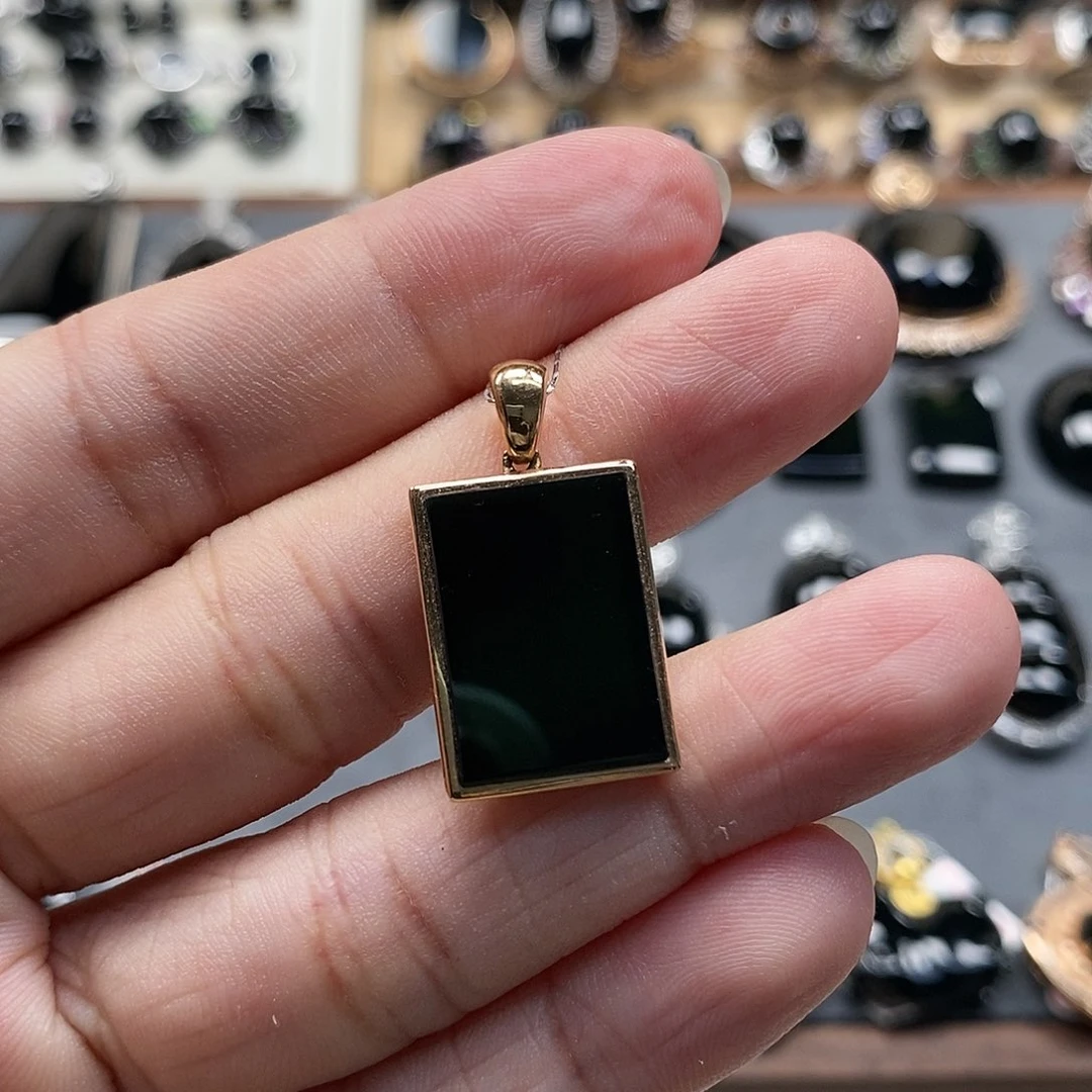 颈饰18K金镶嵌翡翠墨翠