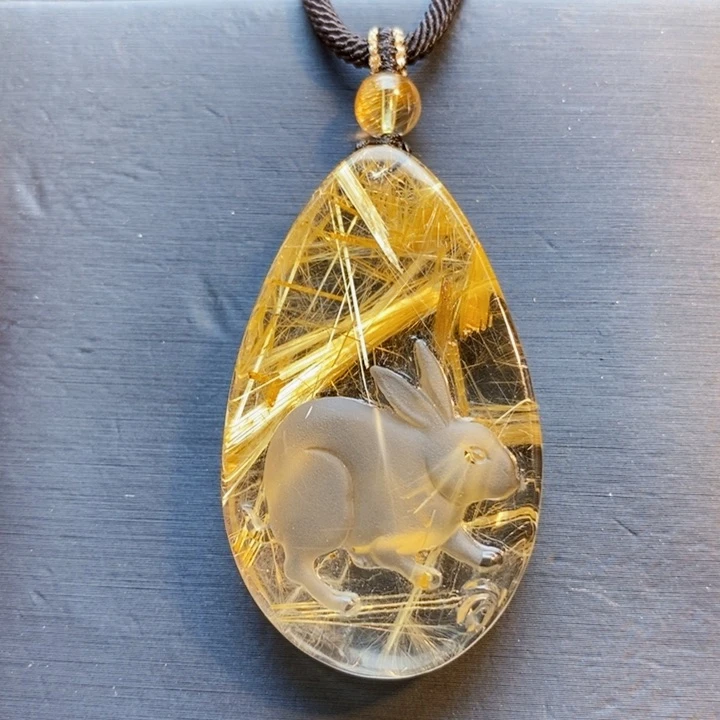 颈饰未镶嵌发晶天然白体黄钛晶生肖兔无事牌