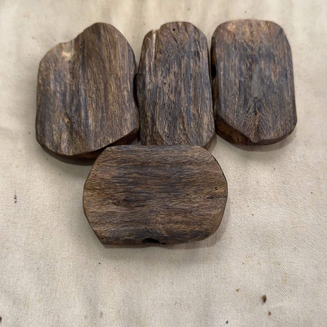 沉香碎屑沉香绿奇楠原材料多样性发一块