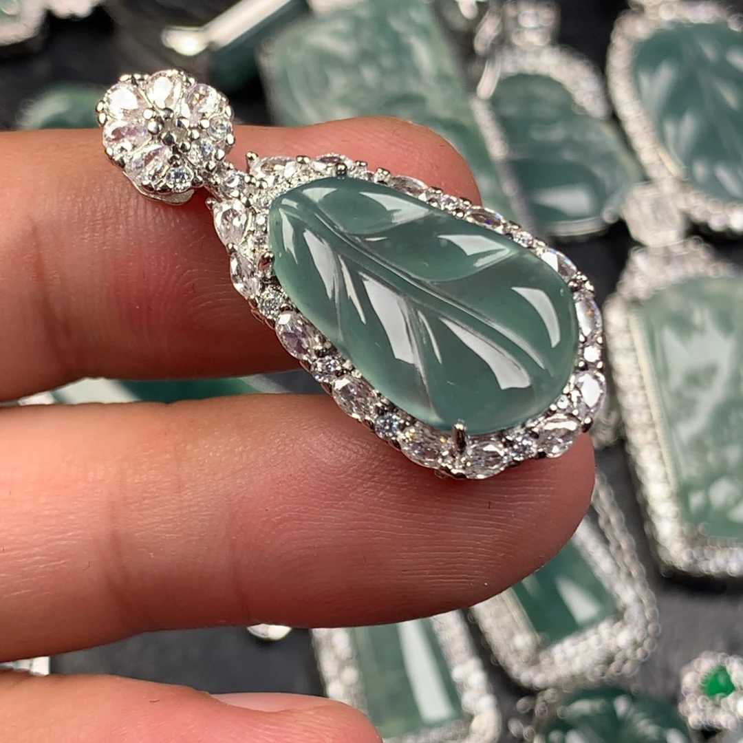 翡翠未镶嵌颈饰芭蕉叶